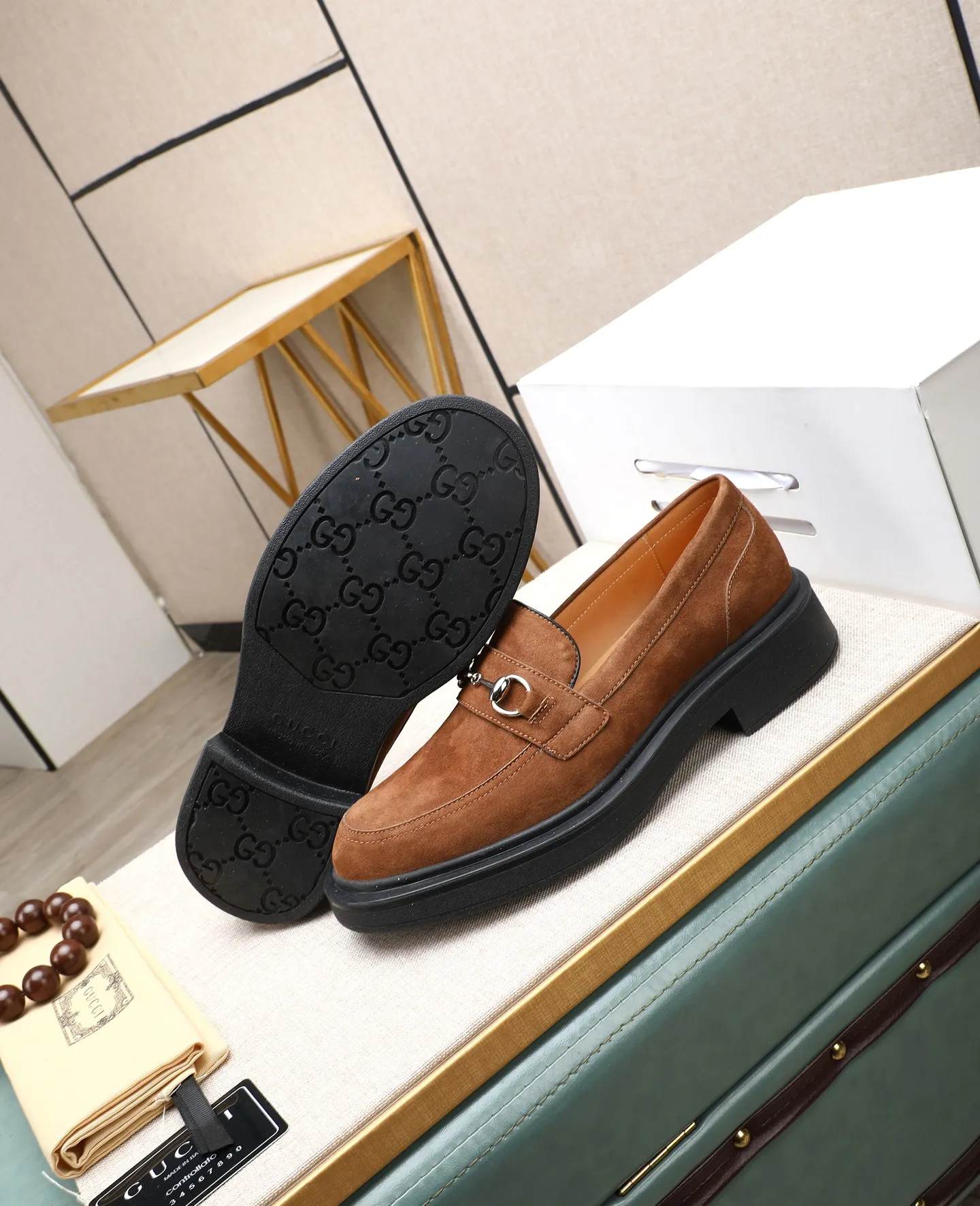 Men's shoes 💰520 (high-end, all cowhide) GUCCI high-end formal leather shoes, original imported fabrics from Italy, cowhide lining, original hardware. I believe you will be struck by it from the first moment you see it. The avant-garde atmosphere can no longer fully interpret its elegance. AAA grade rubber outsole, super comfortable. The original counter last guarantees its original version and quality. The simple upper ensures its comfort and breathability. A pair of truly good shoes has its own unique soul, famous quality, regular size 38-44 (45 customized)